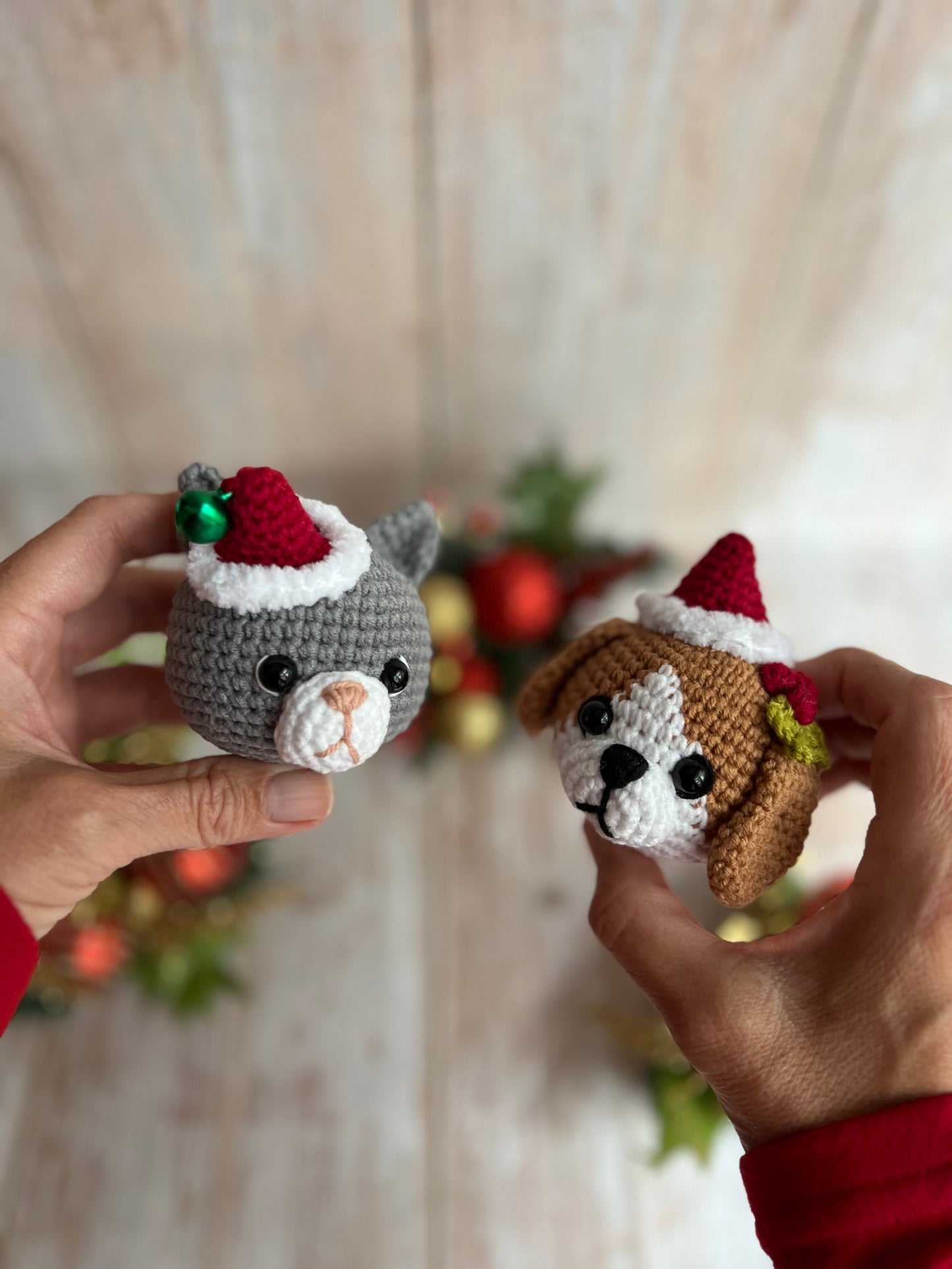 Holiday Pet Ornaments – Custom Crochet Cat & Dog Decorations with Santa Hats, Festive Crochet Pet Ornaments – Personalized Cat & Dog in Santa Hats, Handmade Crochet Pet Ornaments – Customizable Christmas Cat & Dog Decor