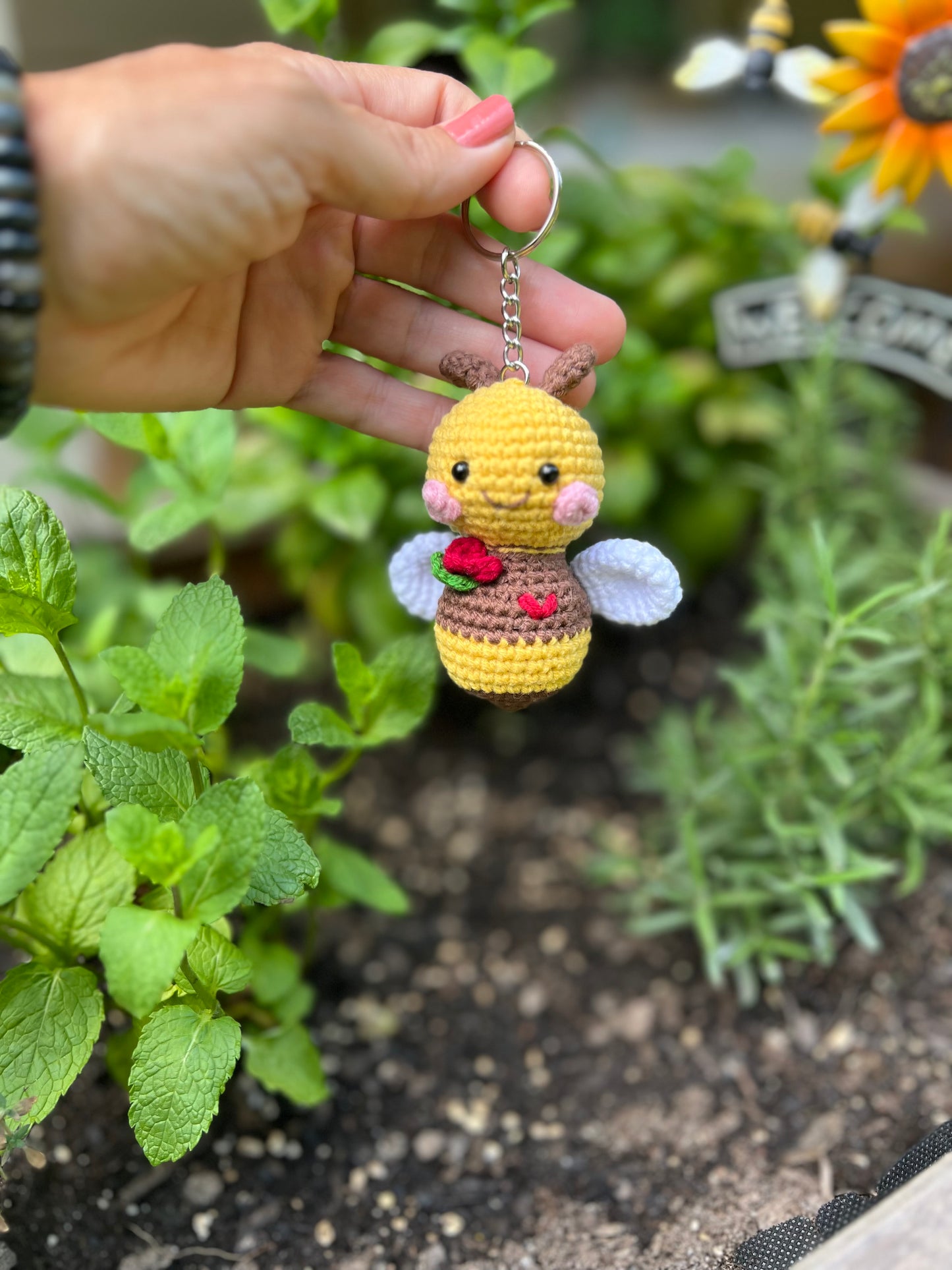 Amigurumi Little Bee Keychain, Crocheted Keychain, Handmade Bee, Readymade, Unique Gift.